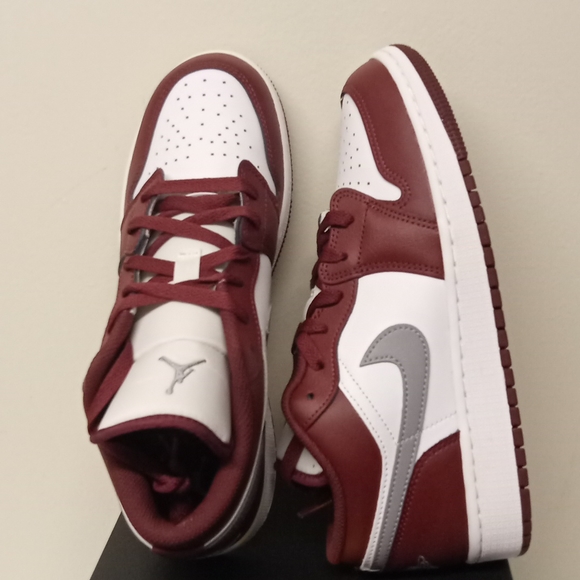 Air Jordan 1 Low (GS) - Picture 10 of 13